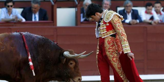 La descastada corrida de El Pilar prolonga el sopor en Las Ventas