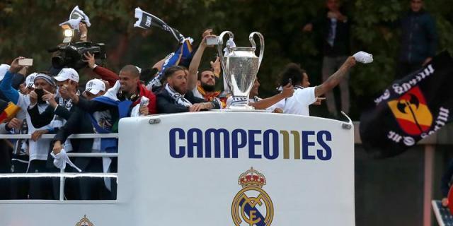 La Copa de Europa llegó a Cibeles ante miles de aficionados expectantes