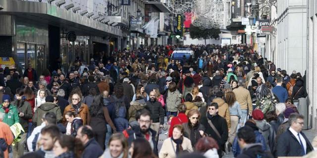 España perdió 63.289 menores de 10 años y ganó 60.207 mayores de 80