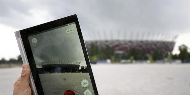 Dos jóvenes se cuelan en un parking de la Guardia Civil jugando a Pokémon Go