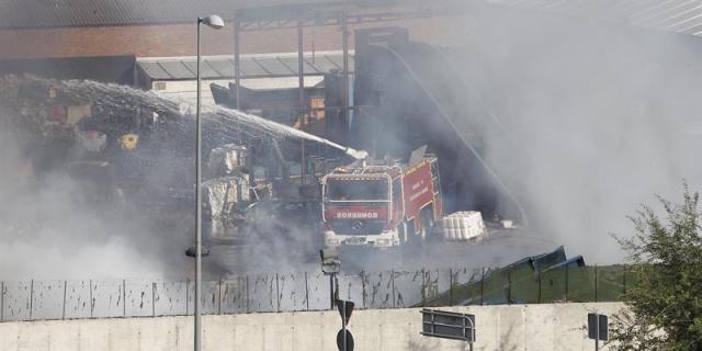 Arde parcialmente una nave en Torrejón de Ardoz