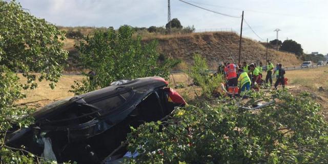 Mueren una mujer y su nieto en un accidente en la A-1