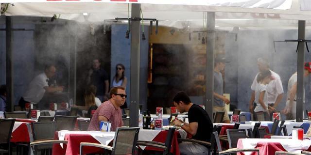 La Comunidad atiende la petición de abrir las terrazas a las 8 de la mañana