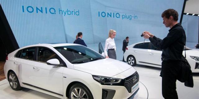 Hyundai presenta con Simeone el Ioniq, con versiones híbrida y eléctrica pura
