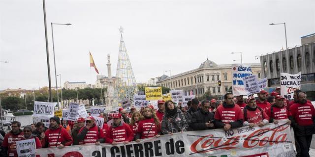 Personal de Coca-Cola se manifiesta por el cambio de las condiciones en Fuenlabrada