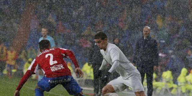 El Real Madrid supera un mal día y saldrá líder del clásico