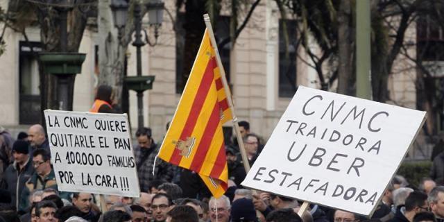 Fedetaxi muestra "estupor" por el acuerdo entre Uber y el Ayuntamiento