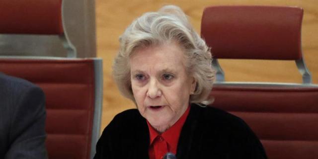 Becerril denuncia "deficiencias" en los CIE y pide más cobertura sanitaria