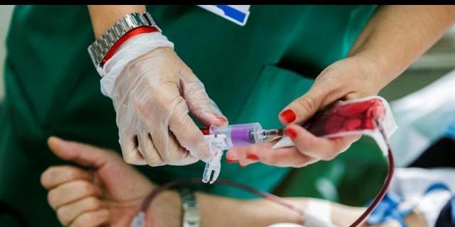 Los hospitales madrileños necesitan con urgencia donaciones de sangre del grupo 0-