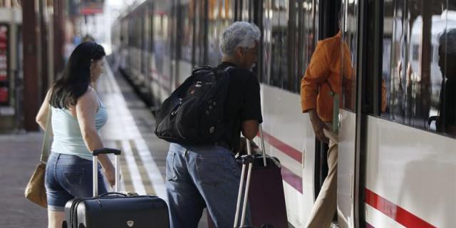 Se refuerzan los Cercanías a Barajas por el cierre de la línea 8 de Metro