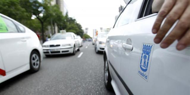 Asociaciones de taxistas y la Comunidad, contra Uber y Cabify en los juzgados