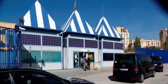 Un juez ordena al CIE de Madrid que asegure calefacción, ropa y agua caliente