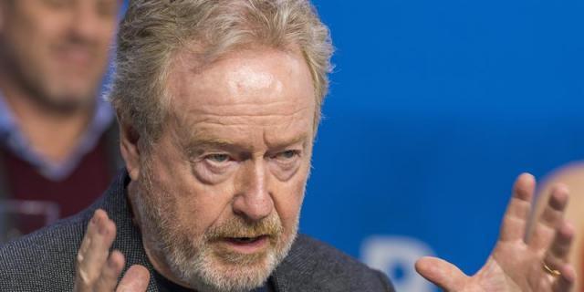 Ridley Scott visita la base militar de las FAMET para su próxima película