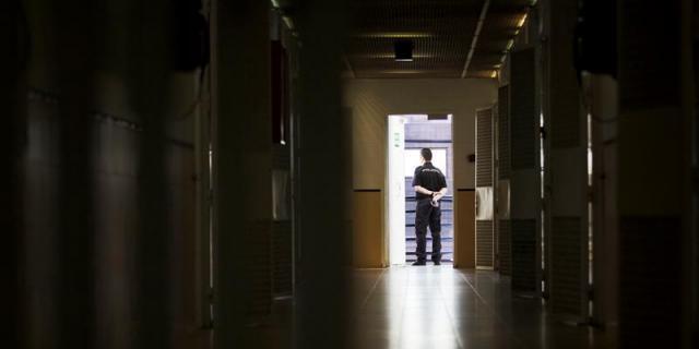 Paralizan la expulsión de un menor marroquí del CIE de Aluche