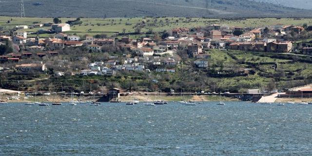 Diez de los 14 embalses que abastecen a Madrid sueltan agua