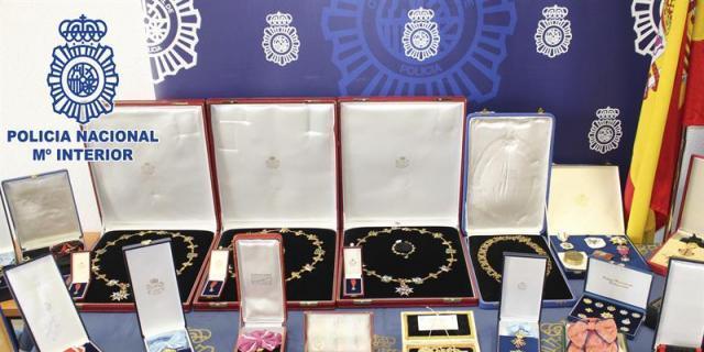 Tres detenidos por robar a la familia Borbón-Dos Sicilias 50 condecoraciones