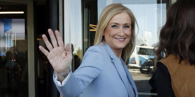 Cifuentes asegura que si ETA se desarma será "un éxito de la democracia"