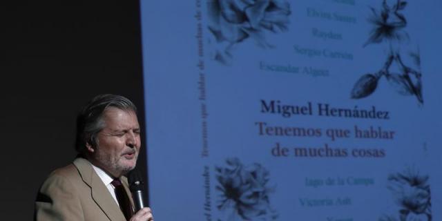 Alumnos, poetas y Méndez de Vigo hablan "de muchas cosas" de Miguel Hernández