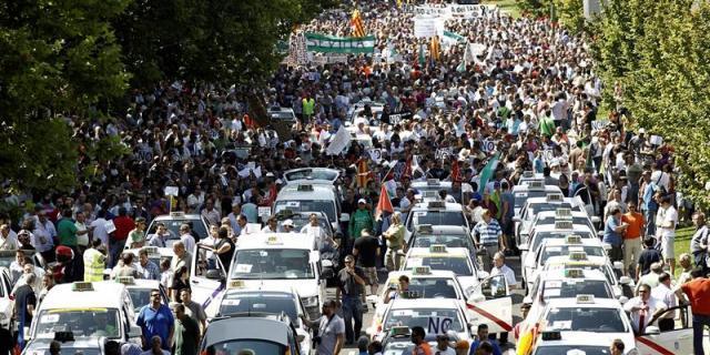 Los taxistas denuncian la "pasividad" del Ayuntamiento tras la manifestación del sector