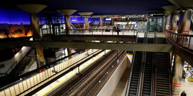 Reabre la línea 8 del Metro una semana antes de lo previsto