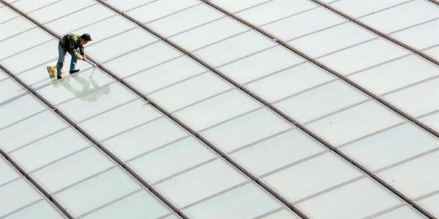 Un hombre de 50 años muere al precipitarse de un tejado en el que trabajaba