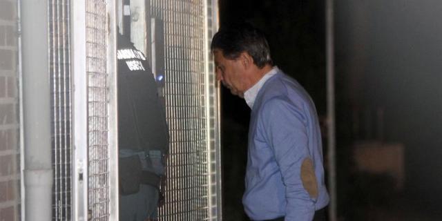 La Guardia Civil finaliza el registro del despacho de González