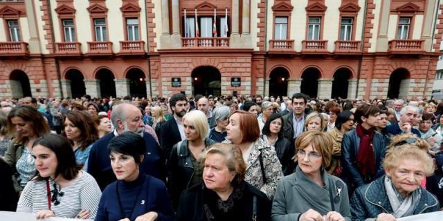 Cientos de personas condenan el asesinato de Rakel López y su hijo en Alcobendas