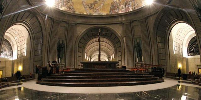 El Congreso votará el martes sacar los restos de Franco del Valle de los Caídos