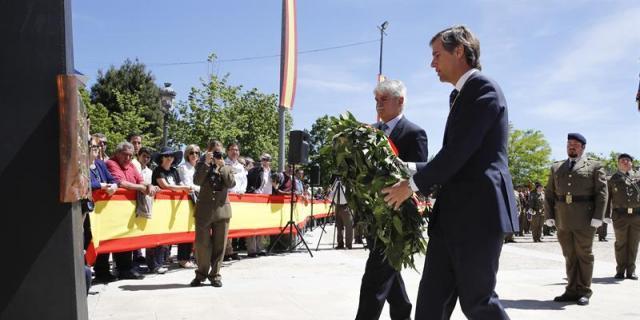 Dastis asiste a una jura de bandera de 600 civiles en Boadilla del Monte