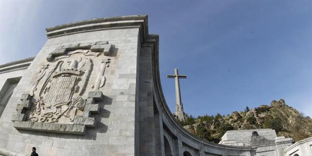 El Congreso pide exhumar los restos de Franco del Valle de los Caídos