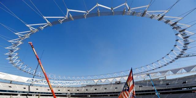 Un obrero herido muy grave al caerse de una escalera en Wanda Metropolitano