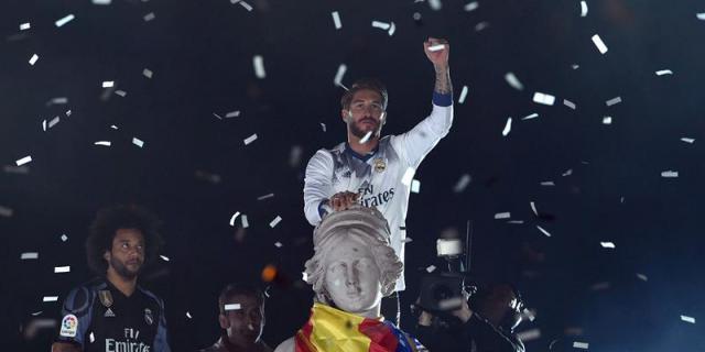 El Real Madrid celebra su título de Liga número 33 ante miles de aficionados en Cibeles