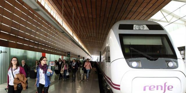 Renfe vende en dos horas 32.000 billetes de AVE a 25 € y colapsa su web