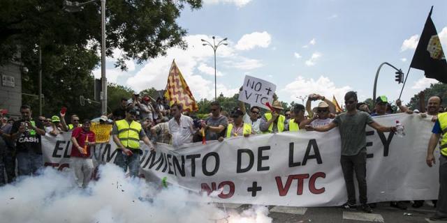 De la Serna analizará con las comunidades y ayuntamientos un mayor control a los VTC