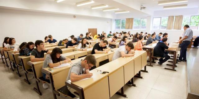 Los alumnos madrileños se enfrentan por primera vez a la EBAU