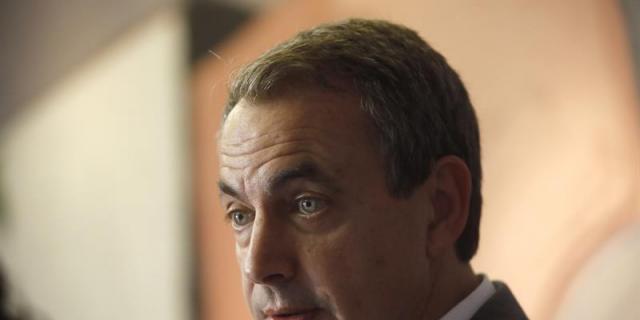 Zapatero y sus ministros de cena por Madrid