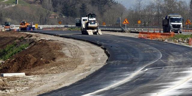 Fomento rehabilita el pavimento de la mitad de la M-40 por las noches