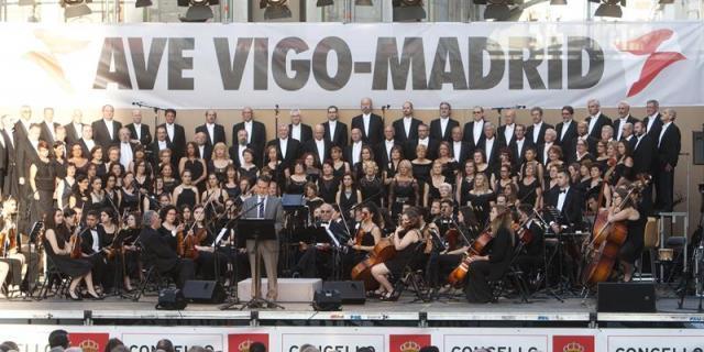 Miles de personas reclaman el AVE directo entre Vigo y Madrid