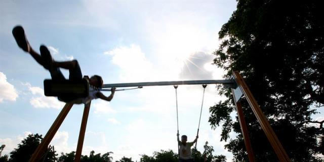 Detenidos por montar un trío sexual en un parque a plena luz del día