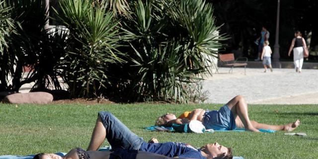 Seis de cada diez madrileños duerme siesta en vacaciones pero solo tres hacen deporte