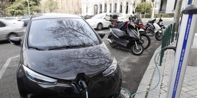 Collado Villalba elimina el estacionamiento regulado para coches eléctricos