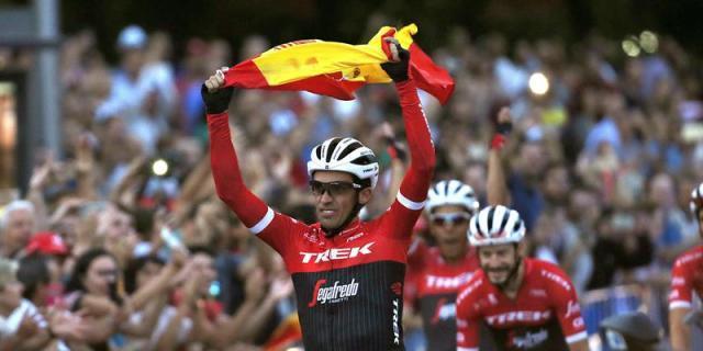 Alberto Contador se retira aclamado por la multitud pero sin lágrimas