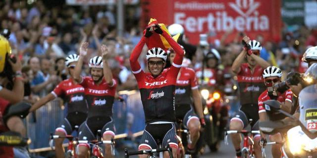 Froome entra en la historia, Contador emociona en Cibeles