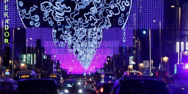 Las luces están ya encendidas por Navidad en las principales ciudades españolas
