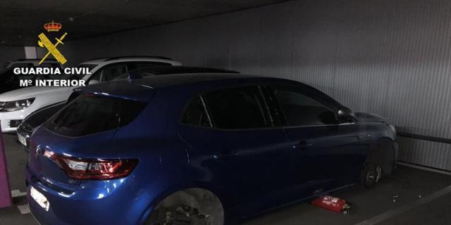 Detenido por robar el volante y las cuatro ruedas de un coche en Pinto