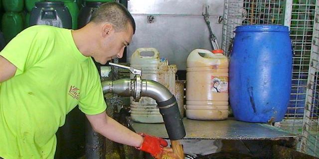 Los vecinos de Alpedrete depositan una media de 300 kilos de aceite al mes