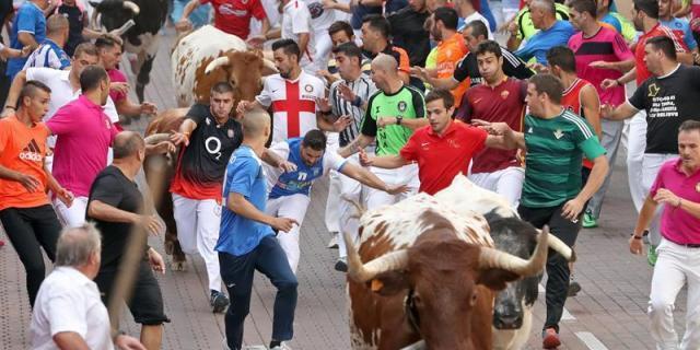 El madrileño Zapata ilustra el cartel de los próximos encierros de 'Sanse'