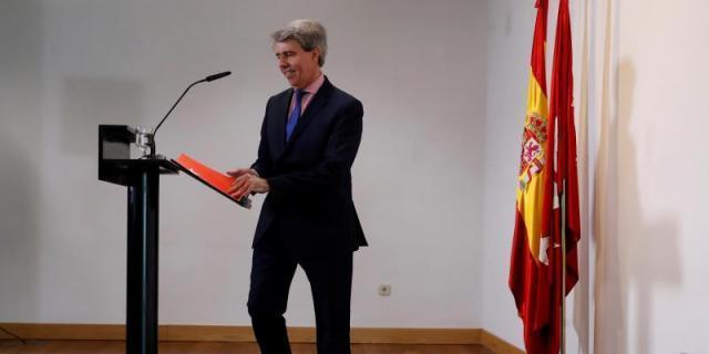 Garrido acude como presidente en funciones al primer pleno sin Cifuentes