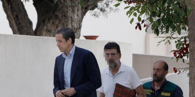 La UCO traslada a Zaplana a Madrid para registrar su casa y su oficina