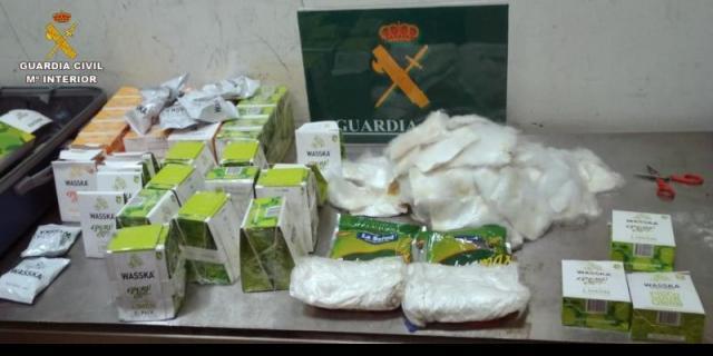 Dos detenidos y 24 kg de cocaína intervenidos este fin de semana en Barajas